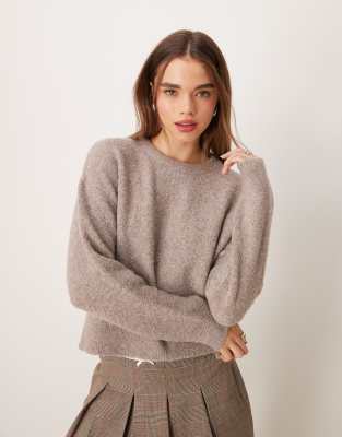 New Look - Flauschiger Pullover aus Bouclé in Nerzbeige-Neutral