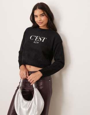 New Look - Flauschiger Pullover in Schwarz mit „C'est Bon"-Schriftzug