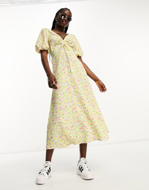 New Look – Flerfärgad blommig midiklänning med puffärmar