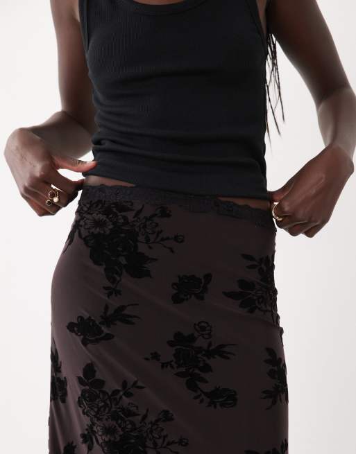 New Look flocked mesh midi skirt in black, 3 of 5
