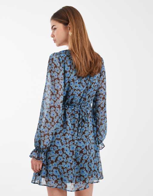 New Look floral chiffon v-neck mini dress in blue, 3 of 4