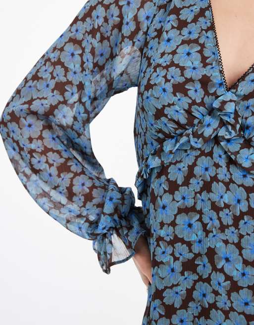 New Look floral chiffon v-neck mini dress in blue, 4 of 4