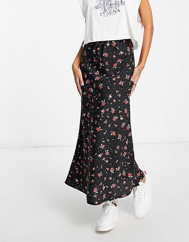 New Look - floral rose pattern midi skirt in black
