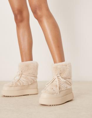 New Look New Look fluffy snow boot in cream-White