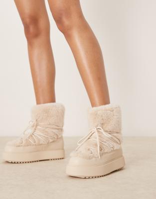 New Look fluffy snow boot in cream-White