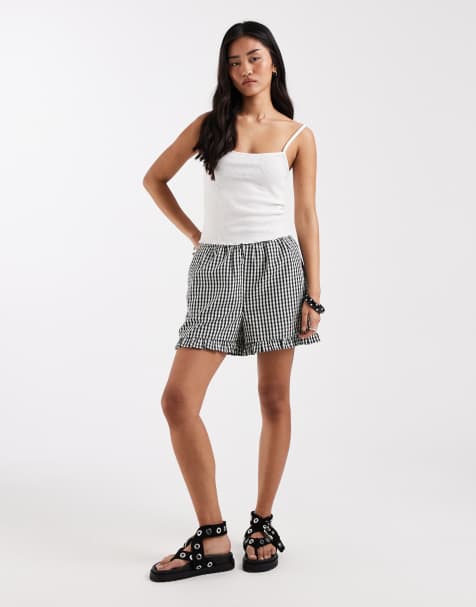 New Look frill gingham shorts in black - view 1