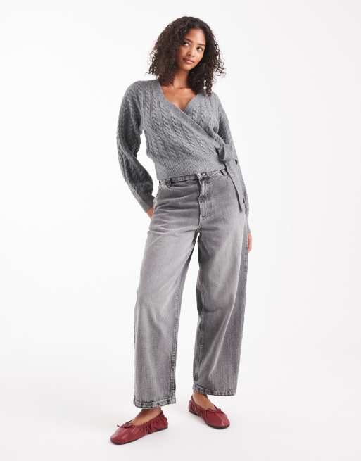 New Look - Gebreid vest met kabels en overslag in middengrijs, 3 van 4
