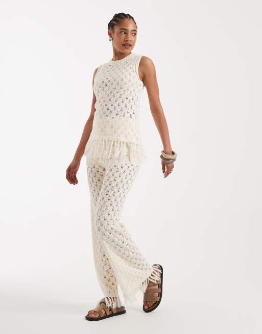 New Look - Co-ord set van gebreid hemdje met kwastjes aan de zoom en broek in crème, 2 van 3