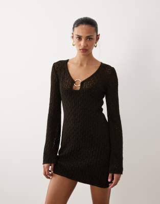 New Look - Gehäkelter Kaftan in Braun mit Ringdetail-Brown