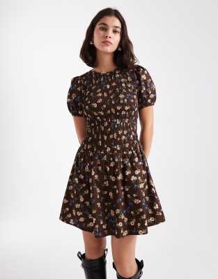 New Look - Gerafftes Minikleid in Braun mit Blümchenmuster-Brown