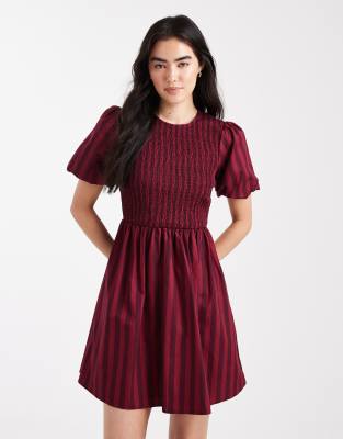 New Look - Gerafftes Minikleid in Rot gestreift