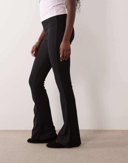 New Look geribbelde flared broek in zwart, 2 van 5