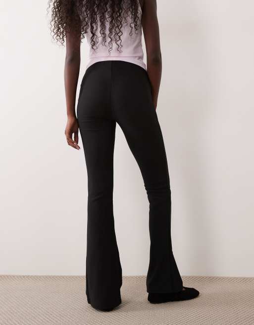New Look geribbelde flared broek in zwart, 4 van 5