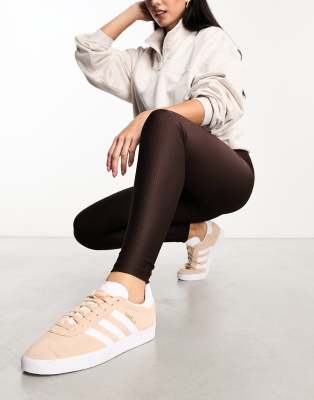 https://images.asos-media.com/products/new-look-gerippte-leggings-in-dunkelbraun/205448769-1-brown?$n_640w$&wid=513&fit=constrain