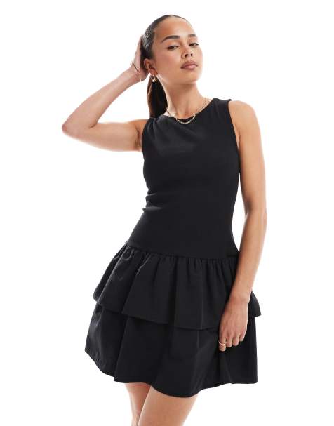 New Look – Geripptes Jersey-Minikleid in Schwarz mit gestuftem Rock - view 1