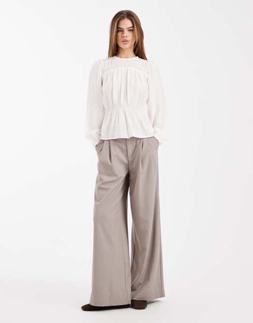 New Look - Gesmokte blouse met ronde hals in crème, 4 van 4