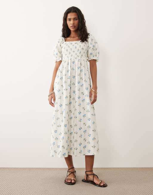 New Look – Gesmoktes Midikleid in Cremeweiß mit Rüschenbesatz und Blumenmuster, 2 von 4