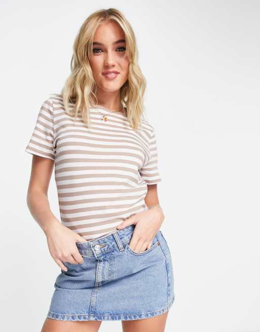 New Look - Gestreept T-shirt met lange pasvorm in bruin