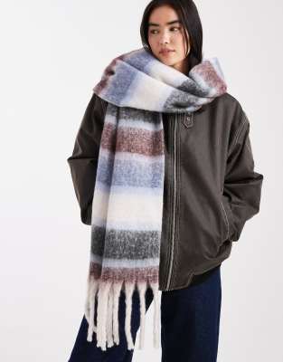 New Look - Gestreifter Grobstrick-Schal in Blau