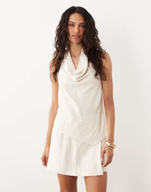 New Look – Set in Creme gestreift mit Neckholder-Oberteil und Wickel-Skort mit Bindedetail, 2 von 3