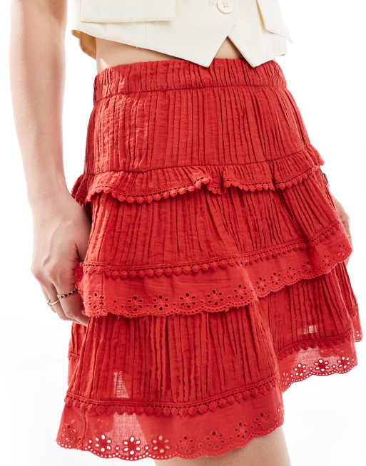 New Look – Gestufter Minirock in Rot mit Stickerei, 4 von 5