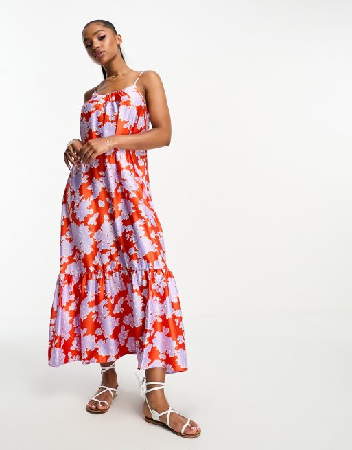 New Look – Gestuftes Träger-Midikleid in Rot und Lila mit Blumenmuster