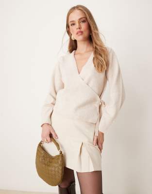 New Look - Gewickelter Pullover in Beige-Neutral