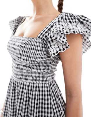New Look gingham frill sleeve tiered midi dress in black
