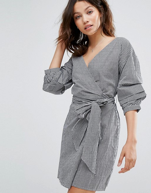New Look Gingham Ruched Sleeve Wrap Dress | ASOS