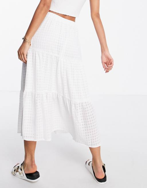 New Look gingham seersucker tiered midi skirt in off white