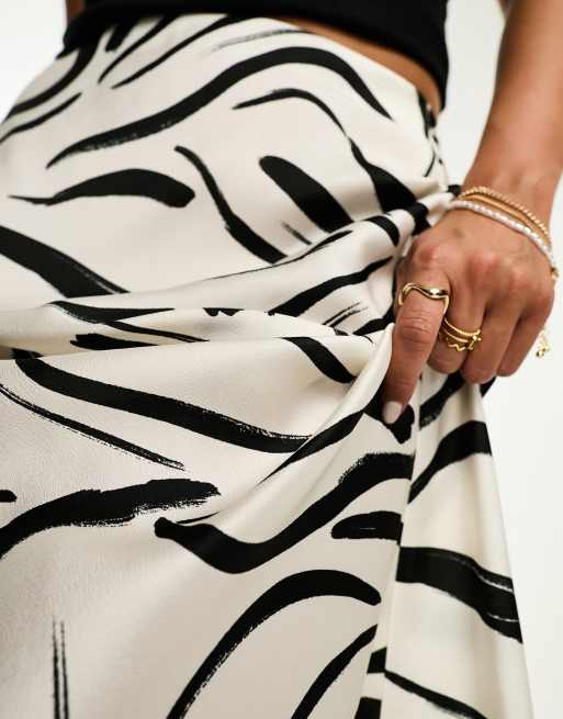 New Look - Gonna midi in raso con stampa astratta, 4 di 4