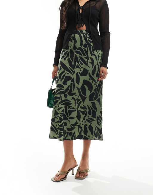 New Look - Gonna midi in raso verde con stampa astratta, 3 di 5