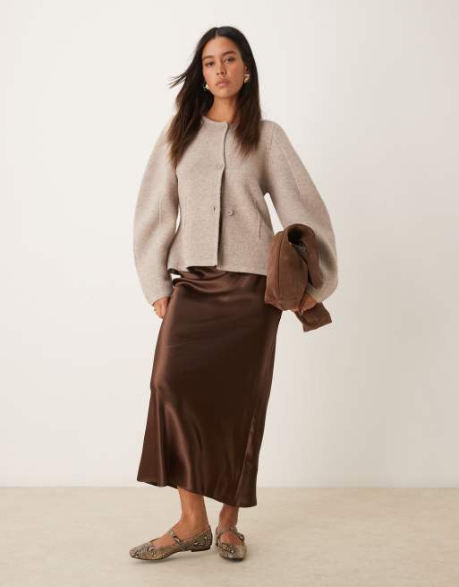 New Look - Gonna midi marrone in raso con taglio sbieco