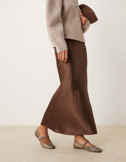 New Look Gonna midi marrone in raso con taglio sbieco ASOS