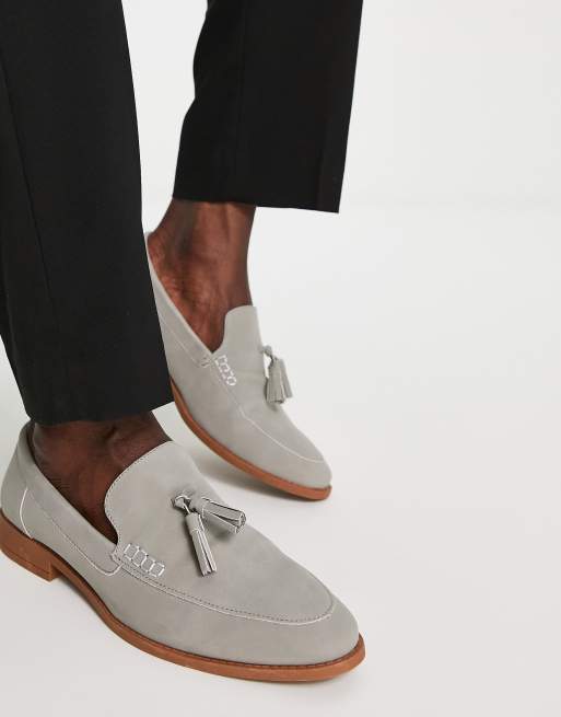 New Look – Grå loafers med tofsar