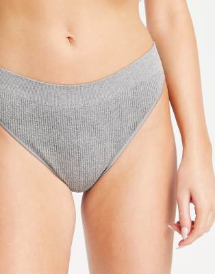 New Look – Grå, ribbad stringtrosa i seamless design