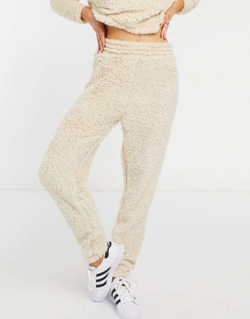 New Look – Gräddvita mjukisbyxor i teddy, del av set, 3 av 4