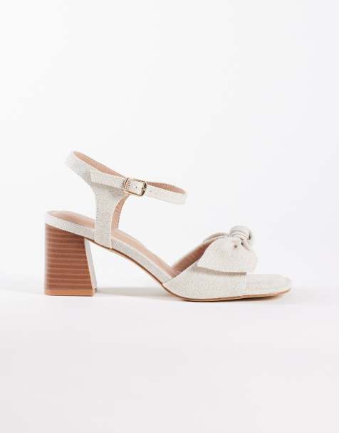 New Look – Gräddvita sandaler med blockklack och tårem - view 1