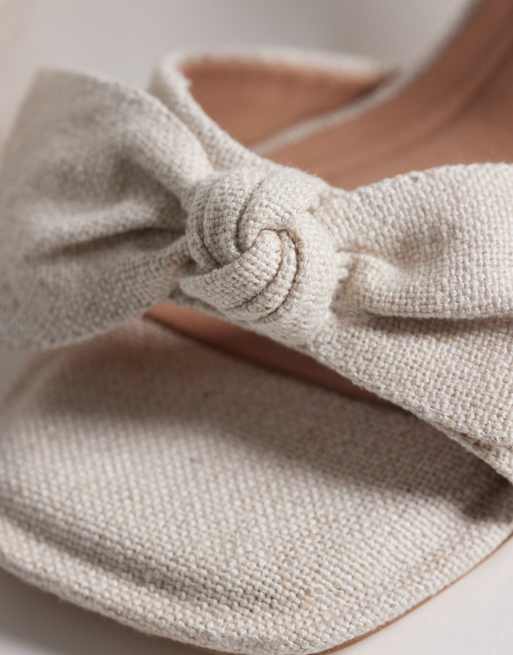 New Look – Gräddvita sandaler med blockklack och tårem, 2 av 4