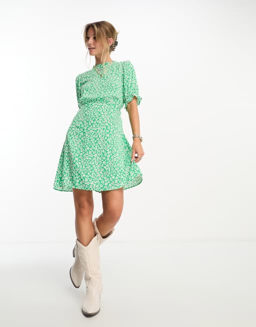 New Look – Grönblommig miniklänning med mjukt fall