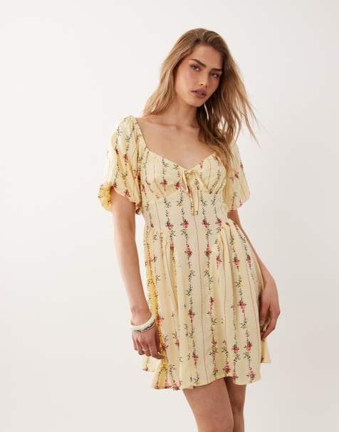 New Look – Gul, blommig miniklänning i milkmaid-modell - view 1