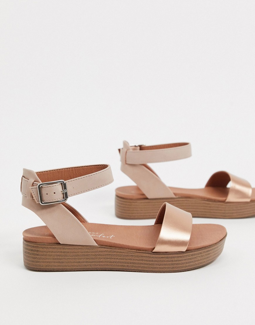 New Look – Guldfärgade flatform-sandaler