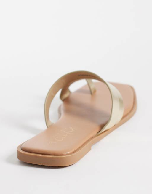 New Look - Guldfarvede sandaler med tårem og flere remme, 4 af 4