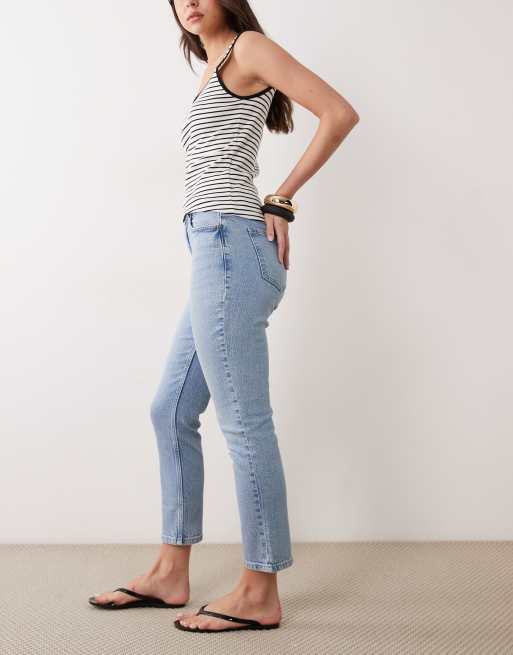 New Look hannah straight leg jeans in mid blue, 2 of 5