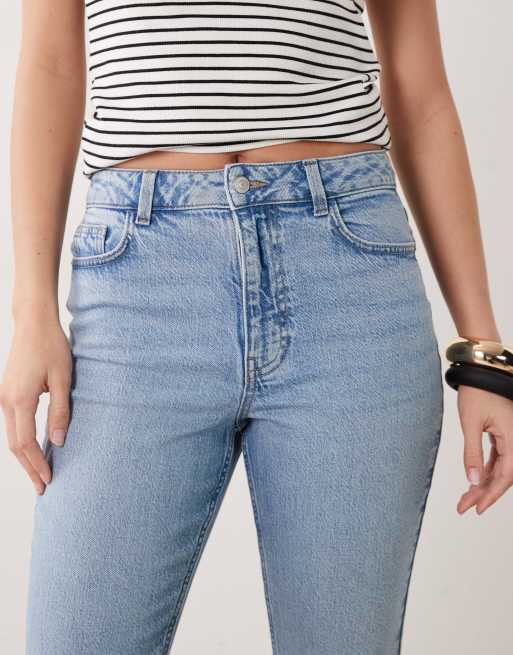 New Look hannah straight leg jeans in mid blue, 4 of 5