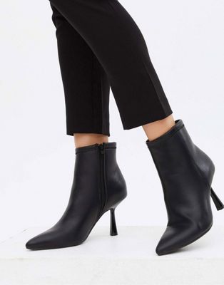 New Look heeled boot with pointed toe in black