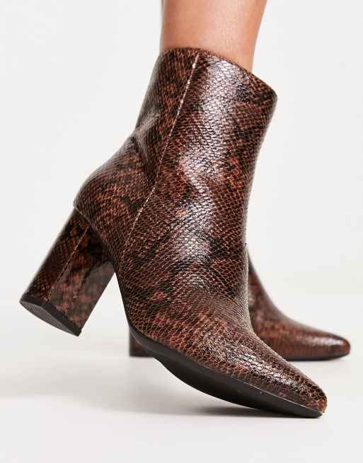 Snake print boots new 2024 look