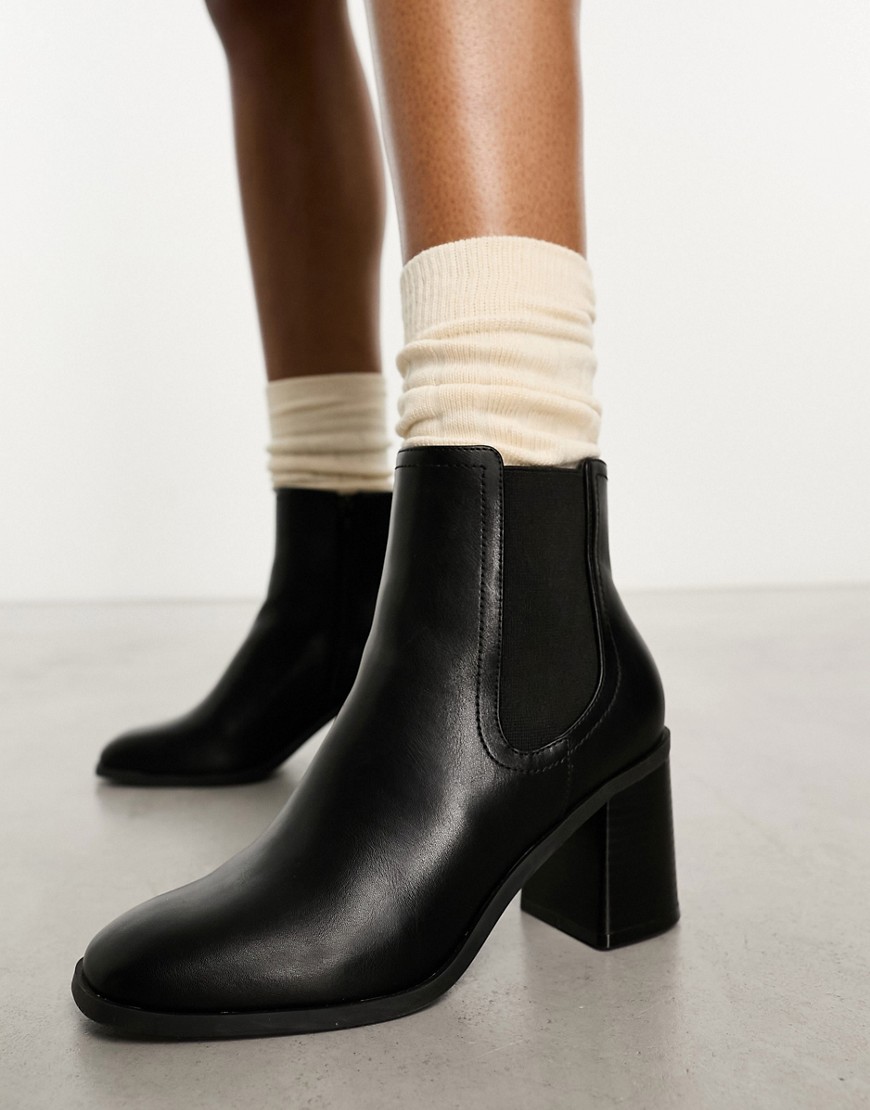New Look heeled chelsea boots in black