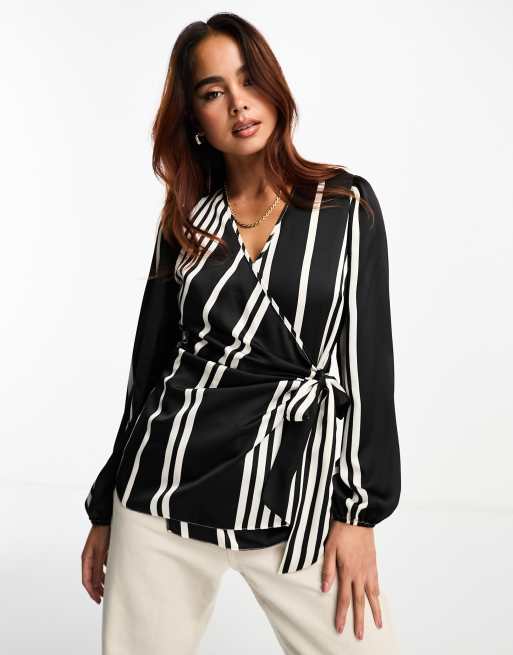 New Look – Hemd in Schwarz mit Streifen, V-Ausschnitt und seitlichem Bindedetail 