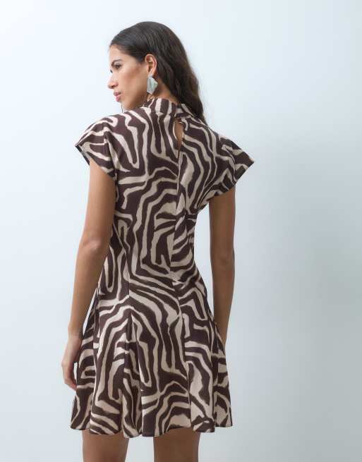 New Look high neck satin zebra print dress in brown, 4 of 5